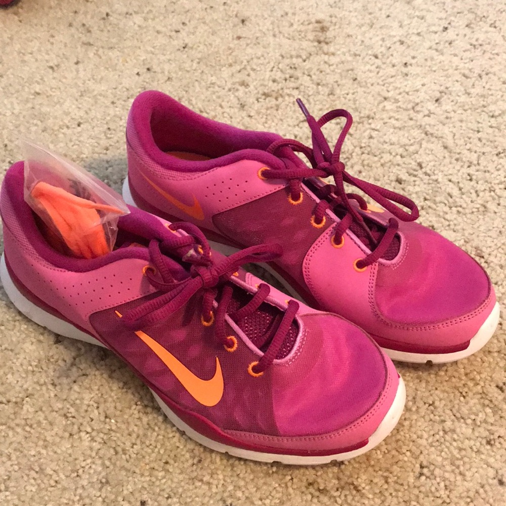 Nike tennis shoes